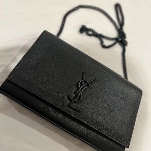 Like new Saint Laurent
Kate Medium Grain de Poudre Chain Bag.